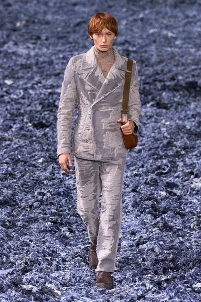 Look 25